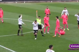 La expulsión que mermó al VCF Mestalla frente al CD Alcoyano