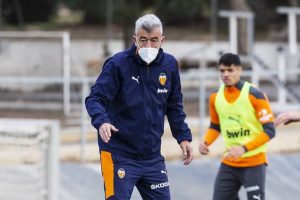 Óscar Fernández: “Vamos a intentar conseguir la victoria porque los chicos se merecen un empujón de autoestima”