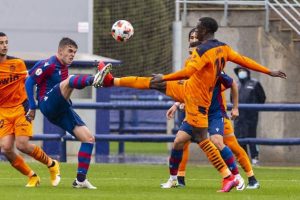 El VCF Mestalla se hunde bajo la lluvia de Buñol