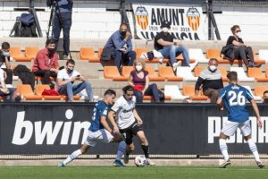 El VCF Mestalla se vuelve a quedar con la miel en los labios