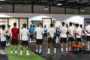 Angulo empieza a definir su XI tipo