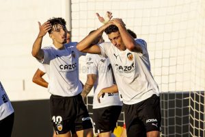 Un eficiente CE Manresa amarga el debut del VCF Mestalla