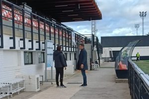 Angulo reclama fichajes, pero la falta de fichas no los permite