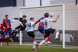 La UE Olot sorprende al VCF Mestalla y le arrebata el liderato