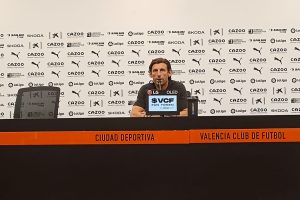 Angulo: «Vamos a Cáceres a disfrutar y competir, pero seguramente la eliminatoria se resuelva en el Puchades»