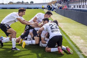 El vestuario del VCF Mestalla ya no se esconde: quieren el ascenso (directo)