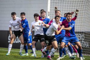 Angulo no habla del arbitraje y acusa la falta de oficio