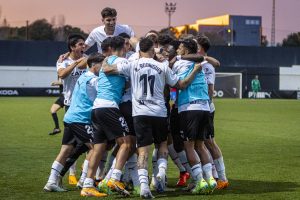 El VCF Mestalla se lleva el derbi y logra su billete para el play-off