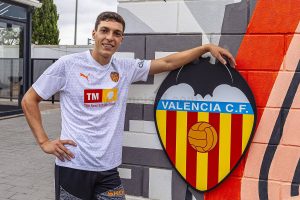 Borja Calvo apuntala el centro del campo del VCF Mestalla