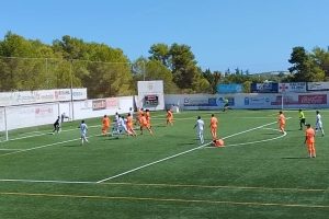 La Penya Deportiva castiga al VCF Mestalla en el descuento