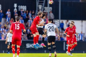 Cuesta abajo y sin frenos tras caer en el derbi
