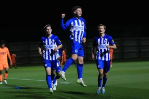 El VCF Mestalla cede en el intercambio de golpes frente al Brighton