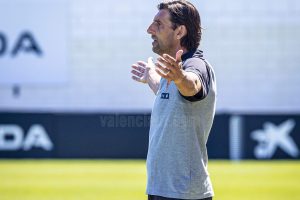 Angulo: «Me voy contento por el trabajo del equipo, pero el árbitro no ha estado a la altura del partido»