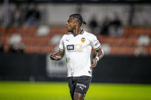 El Valencia CF estira la decisión sobre el futuro de Declan Frith