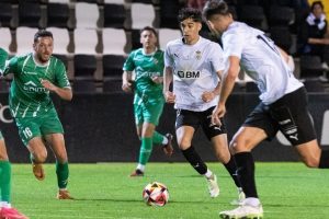 El VCF Mestalla aprieta por Álex Cerdá