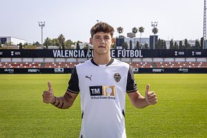 Rodrigo Abajas apuntala, todavía más, el lateral izquierdo del VCF Mestalla