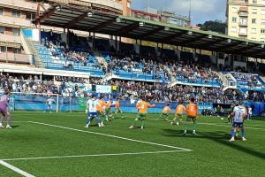 El VCF Mestalla resiste para sumar contra el líder