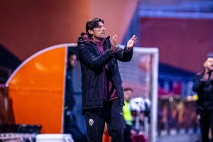 Angulo: «Por insistir e intentar ganar, hemos merecido los tres puntos»