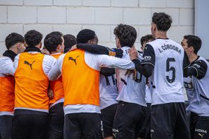 El VCF Mestalla mantiene su idilio en Paterna y se asienta en la zona noble