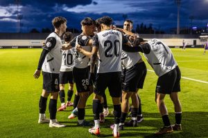 El tren del play-off busca sus últimos pasajeros: el VCF Mestalla pelea por un billete