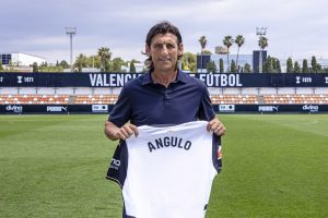 Angulo y el VCF Mestalla se dan la mano hasta 2027