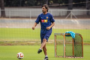 Optimista y con ganas de arrancar: Angulo repasa el verano del VCF Mestalla