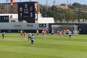 Reacción tardía y sin puntería: el VCF Mestalla sufre otra derrota