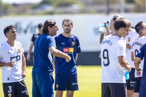 El VCF Mestalla se conjura mientras Angulo camina sobre el alambre