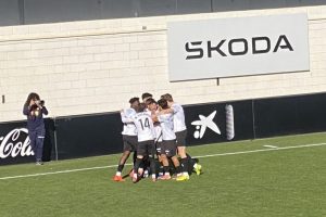 El VCF Mestalla se impone en el derbi y escapa del descenso